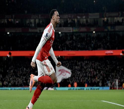 21！阿森納苦勝10人切爾西，領(lǐng)先曼城5分，進(jìn)攻艱難3球全是角球