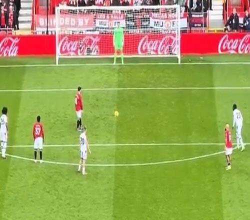 略緊張，卡塞米羅不敢看B費(fèi)罰點(diǎn)球