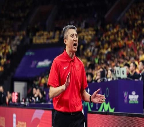 爭(zhēng)議！FIBA替中國(guó)臺(tái)北半場(chǎng)開(kāi)香檳，賽后疑陰陽(yáng)中國(guó)男籃，幸虧沒(méi)輸