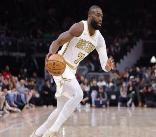 慘??！布朗27+8+8創(chuàng)紀(jì)錄，馬克西33+6毫無(wú)借口，探花23+5全隊(duì)最低