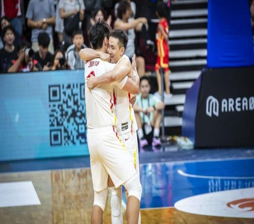 关键时刻的超远三分拯救了中国队,后场大将绝对值得一个位置