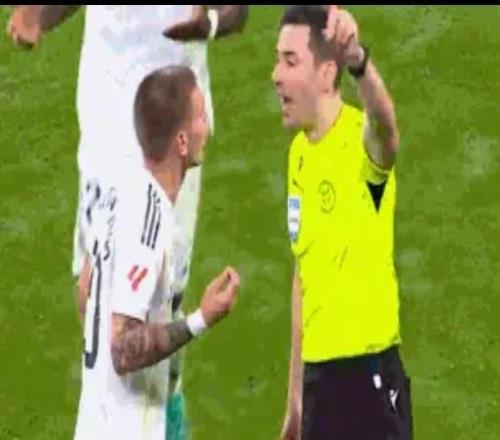 马卡揭秘马斯坦托诺怒喷裁判:真耻辱,真TM的耻辱