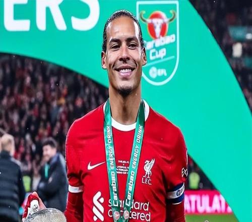 英超历史第一中卫之争:范戴克用100场99次首发,“回应”特里