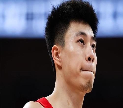 比張鎮(zhèn)麟還差！中國(guó)男籃逆轉(zhuǎn)夜最失意之人：失誤被換下僅出場(chǎng)30秒