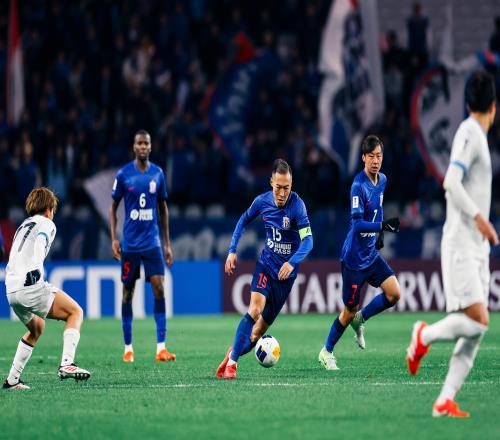 第二次获奖!37岁上海申花球员吴曦获2025中国金球奖