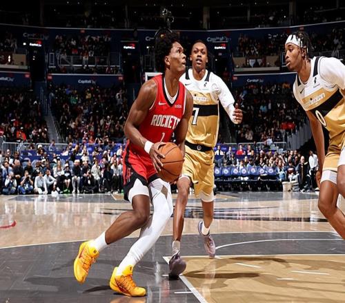 明明其他能力都非常出色,但火箭却非要让他担任控卫的角色