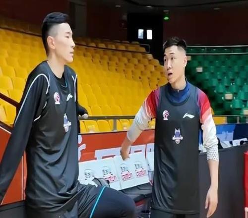 楷模！郭士強(qiáng)沒看錯(cuò)人，高詩巖剛結(jié)束國(guó)家隊(duì)就回歸，帶山東沖前4