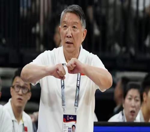 雙塔缺席，新人扛旗！女籃生死戰(zhàn)前，宮魯鳴的豪賭開始了