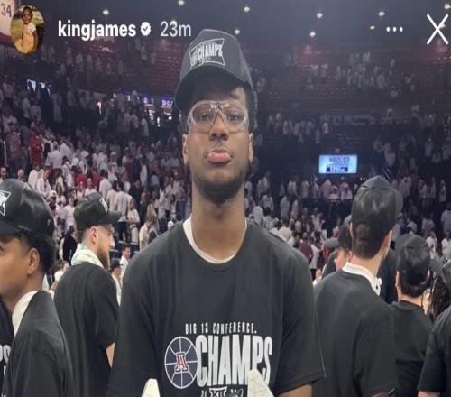 一場沒打，詹姆斯社媒曬布萊斯奪冠捧杯照：啊耶耶耶?。?！