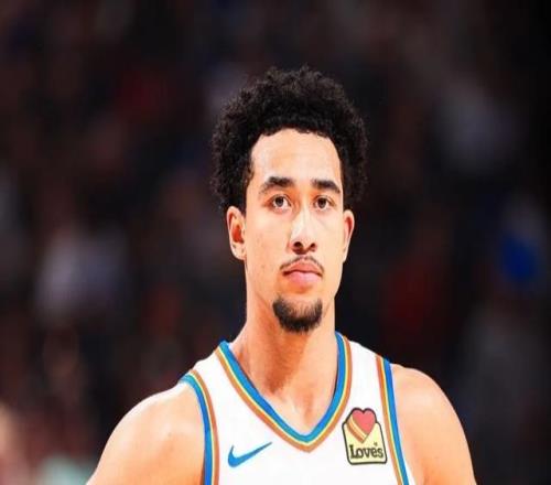 別因為涂指甲油，就低估這小子