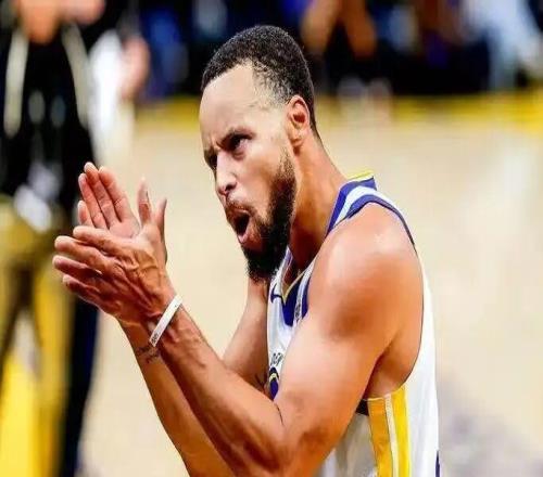 考慮賽季報銷！庫里將專注招募詹姆斯！