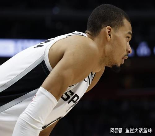 40分慘??！文班10分5罰，馬克西19中8探花傷退，馬刺8人得分上雙