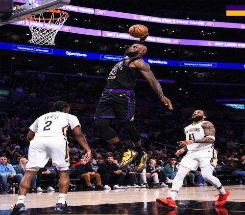 東契奇27+10創(chuàng)NBA歷史第2神跡，湖人橫掃鵜鶘！詹姆斯21+7+2帽