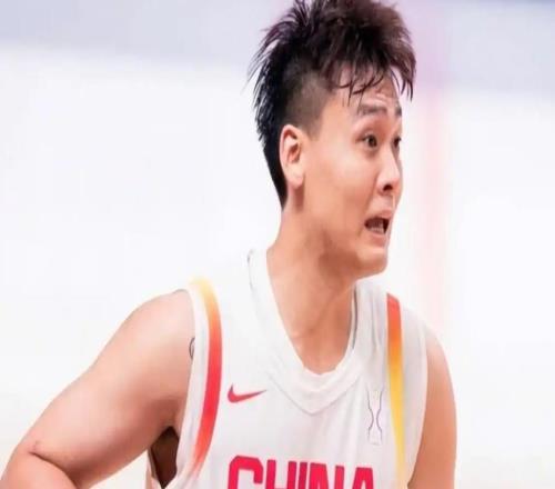 連續(xù)逆轉(zhuǎn)日本中國臺北后，男籃實力榜逆襲到第二，趙睿上封面！