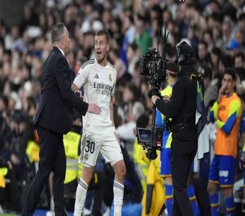 每體：赫伊森與馬斯坦托諾遭伯納烏狂噓，皇馬球迷耐心已耗盡