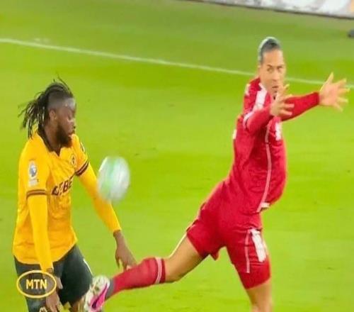 阿羅科達(dá)雷撞開(kāi)范戴克送助攻，杰拉德：我不認(rèn)為那是一次犯規(guī)