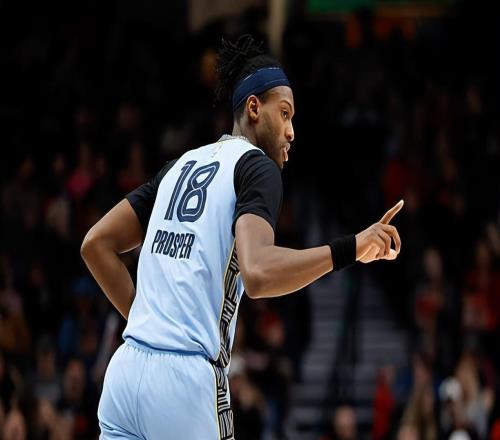 灰熊轉(zhuǎn)正了雙向合同鋒線新星，他曾是被獨行俠放棄的高潛力首輪秀