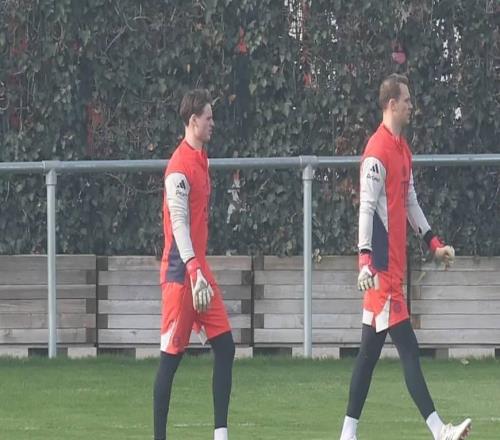 圖片報(bào)：諾伊爾將首發(fā)出戰(zhàn)門興16歲小將阿賈伊隨一線隊(duì)訓(xùn)練