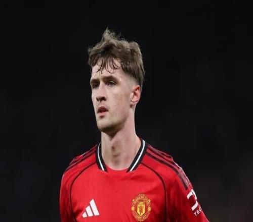 曼聯(lián)“星二代”爆粗口遭禁賽6場(chǎng)，老特拉福德的吹風(fēng)機(jī)又要響了