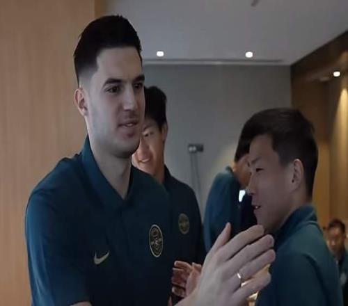 浙江進(jìn)攻配置豪華，王鈺棟只能右路鄭智拿分當(dāng)贏西海岸沒定目標(biāo)