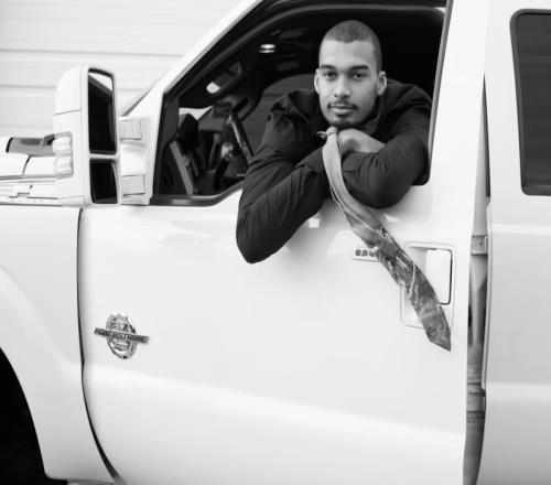 文班登上LOVE雜志：蓋帽像毀掉對(duì)手的一天學(xué)少林功夫是多年夢(mèng)想