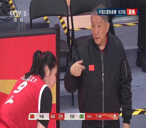 女籃后衛線沒人可用！三人7中0，險遭逆轉，球迷：速召武桐桐回來