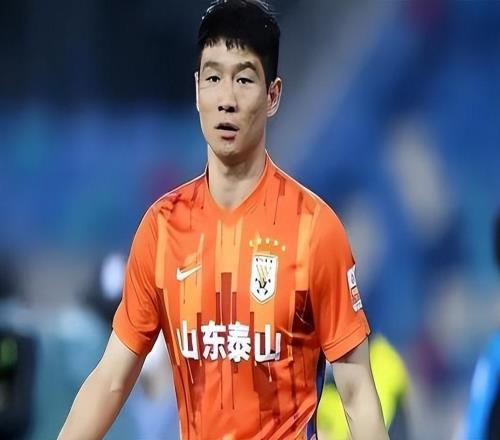 昔日國足邊路悍將冬窗無人問津如今慘遭泰山隊清洗無奈加盟中冠