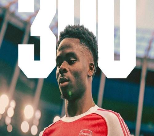 作為隊(duì)長(zhǎng)首發(fā)出戰(zhàn)，薩卡迎來(lái)阿森納一隊(duì)生涯第300場(chǎng)里程碑