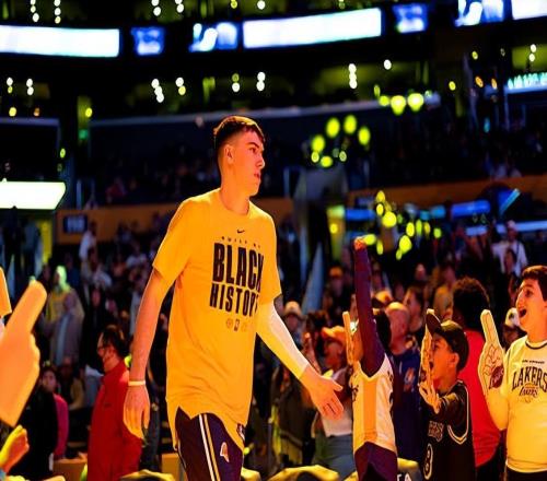 出場時間減少后，湖人側(cè)翼新星的價值也開始逐漸體現(xiàn)出來了