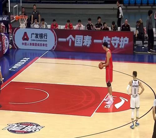 慘勝山東后！郭艾倫賽季報(bào)銷(xiāo)，廣州全力扶正徐昕，廣東隊(duì)買(mǎi)不起了