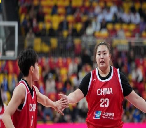 中國女籃最強(qiáng)陣容出爐！四大中鋒聯(lián)手出擊：宮魯鳴要橫掃世預(yù)賽了