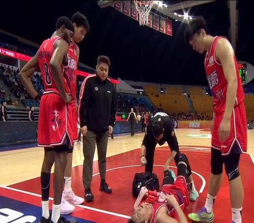 確認(rèn)不打了！賽季報(bào)銷(xiāo)！郭艾倫傷情曝光，廣州男籃慘遭重大打擊！