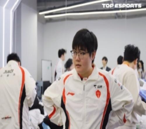 管澤元轉369微博：不開玩笑了......心疼9哥