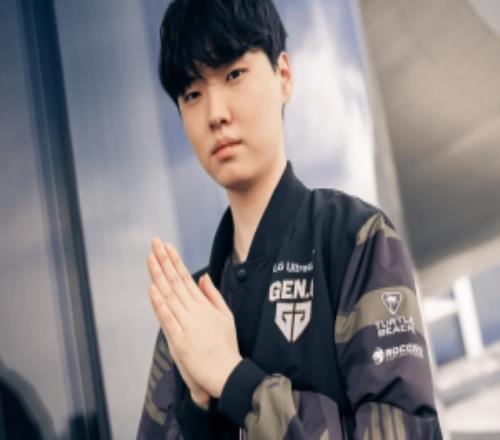 兩面超在雙數(shù)年世界賽淘汰Chovy的隊(duì)伍都奪冠單數(shù)年則下一場(chǎng)被淘汰