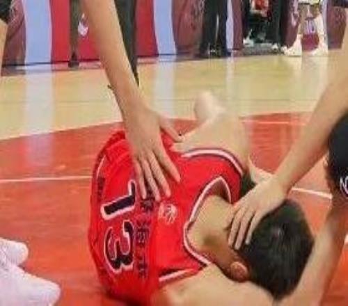 郭艾倫前叉韌帶斷裂，這傷太致命，真心盼他挺住！