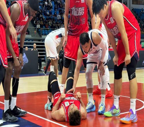 前交叉韌帶斷了！郭艾倫深夜回應，職業(yè)生涯轉(zhuǎn)折，感人4字齊刷屏