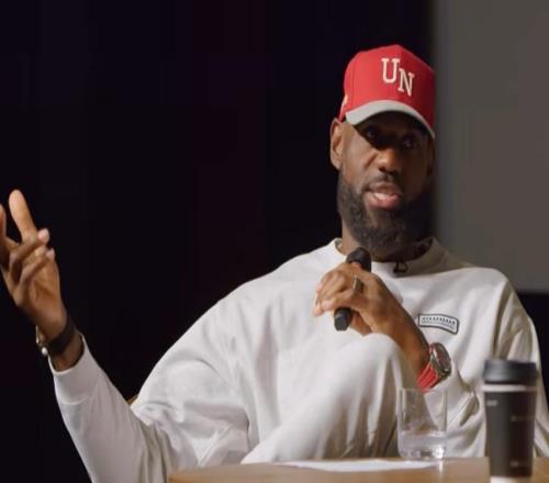 詹姆斯：沒人比我更嚴(yán)于律己，季后賽我會關(guān)手機(jī)沒人找得到我