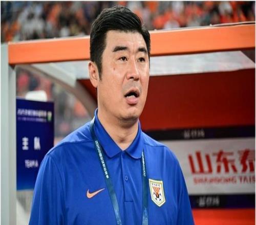 意外！宿茂臻在中超賽前發(fā)布會(huì)亮相，僅用一句話就讓魯能球迷動(dòng)容