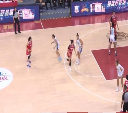 女籃熱身賽中國(guó)隊(duì)72：66再勝巴西，張子宇貢獻(xiàn)11分3籃板