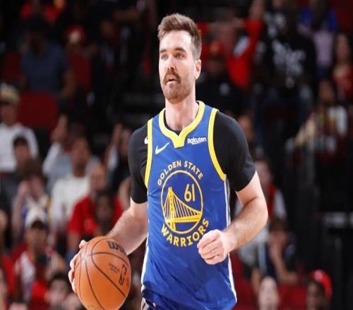 轉正后的表現真是非常糟糕，勇士替補控衛簡直是被火箭打爆了