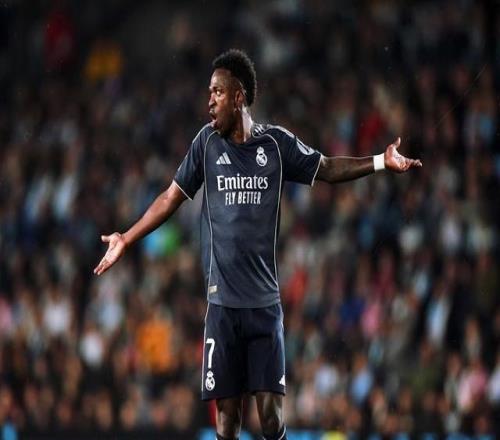 世體：維尼修斯彩虹過人失敗，引發(fā)塞爾塔球迷哄笑