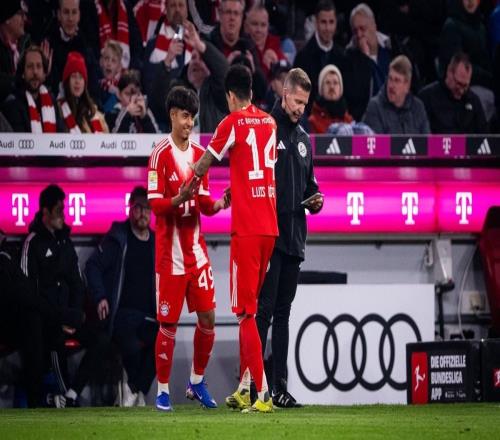 德甲替補登場，17歲前鋒梅孔卡多佐迎來拜仁一線隊首秀