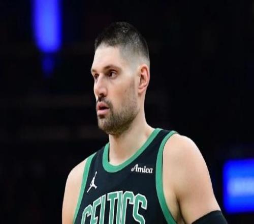 突發(fā)！武切維奇僅107秒右手無名指骨折綠軍全明星中鋒傷退