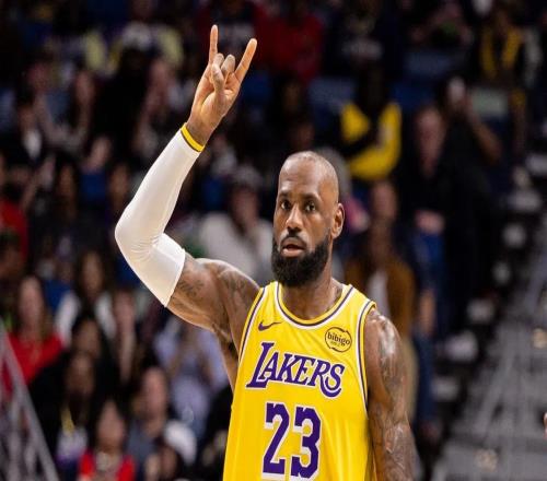 詹姆斯今年是否會(huì)退役韋德：我覺(jué)得不會(huì)，他還能再多打兩年