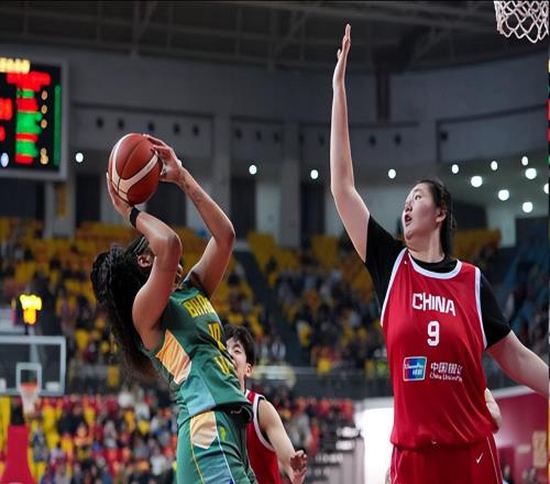 唉，4失誤，明日之星淪為失誤王，沒籃板沒防守，宮魯鳴該棄她了