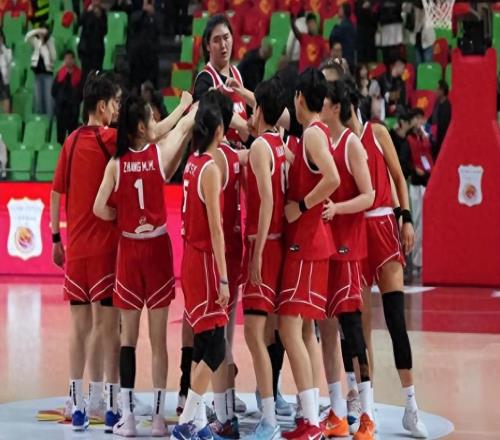 中國女籃2連勝！3人立下大功，宮魯鳴戰術奏效，李夢回歸難了