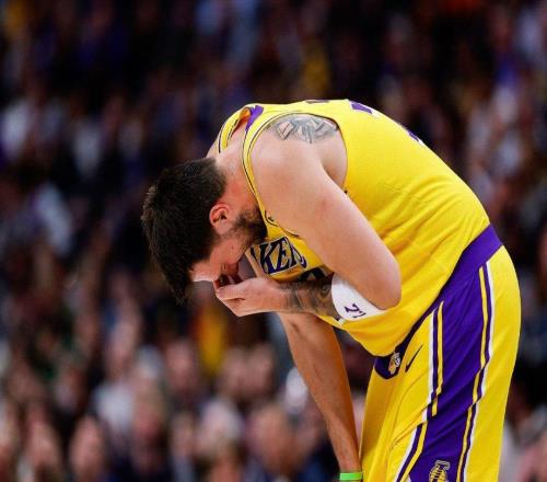 禁賽又近了一步，裁判解釋湖人隊(duì)東契奇技術(shù)犯規(guī)的來(lái)龍去脈