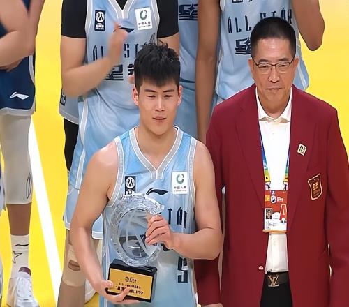 26分6板！20歲小將拿全明星MVP，媒體人：看好他未來進入國家隊