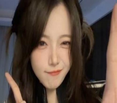 駱歆更博：祝所有姐妹婦女節(jié)快樂！希望你我都永不被定義，自在生長，做想做的一切