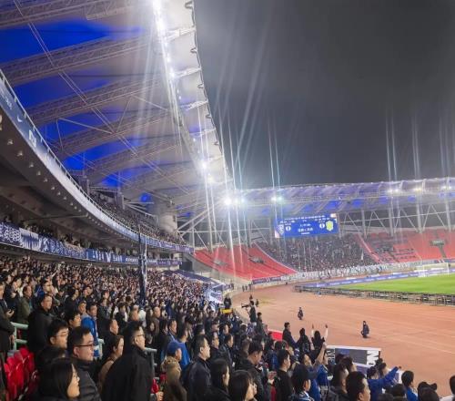 中超首輪球市炸了！武漢降價(jià)破2萬(wàn)，國(guó)安大連主場(chǎng)要沖歷史紀(jì)錄